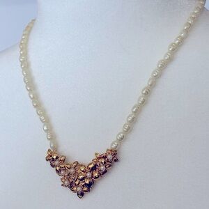 Vintage Avon Pearl Necklace with Gold flower in V shape w/pearls.